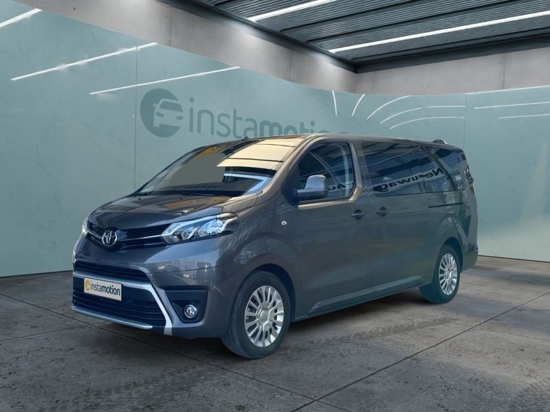 Grau Gebraucht 2024 Toyota Proace Verso Kombi | 41.379 € (Fairer Preis) - Bild 1/4