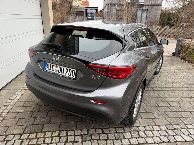 Gebraucht Infiniti Q30 Business 109 PS (80 kW) 2018 Grau Limousine