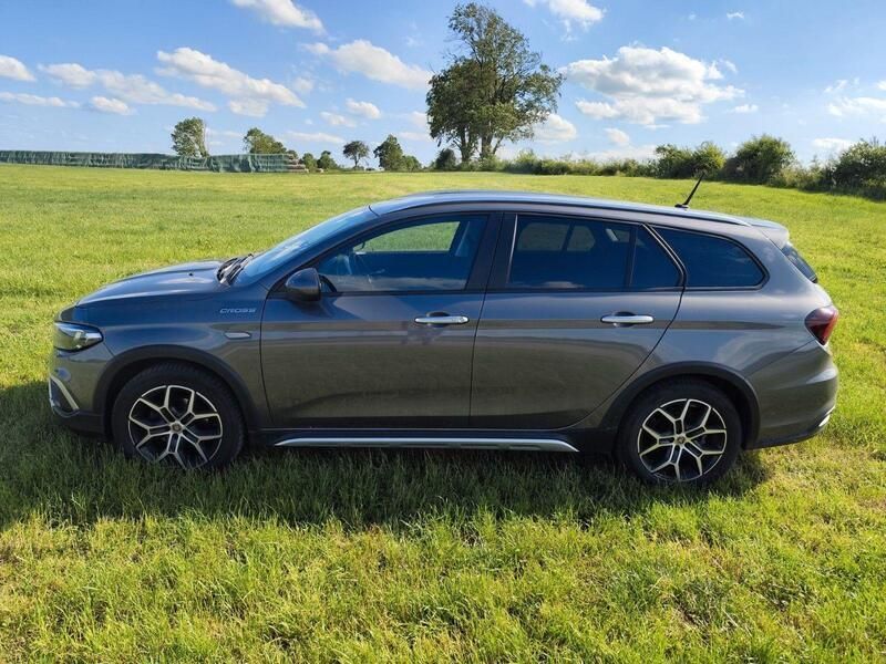 Grau Gebraucht 2023 Fiat Tipo Cross Kombi | 15.500 € (Superpreis) - Bild 1/4