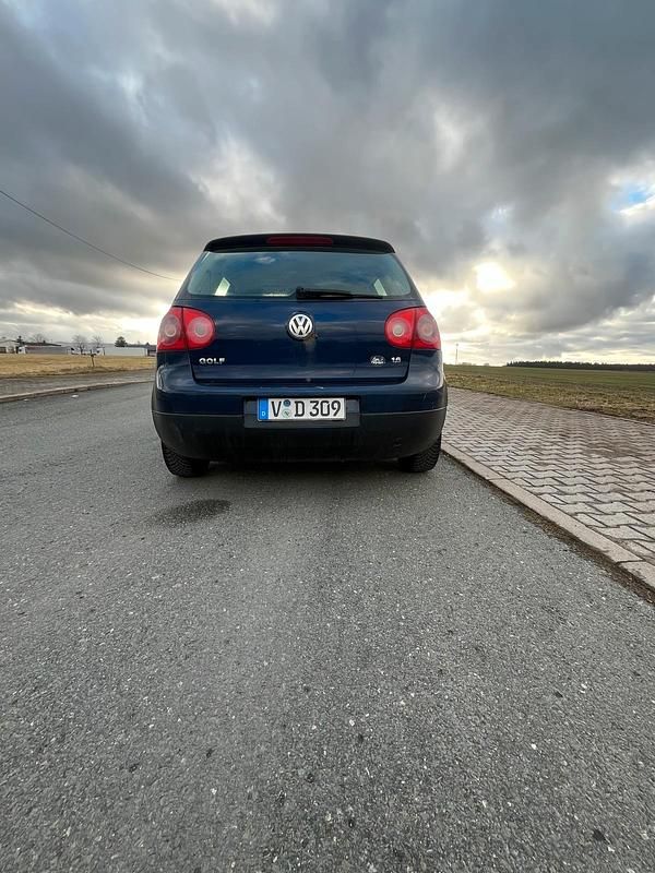Gebraucht VW Golf V 102 PS (75 kW) 2004 Blau Kleinwagen