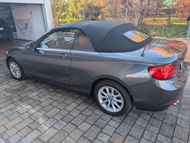 Gebraucht BMW 220 Advantage 184 PS (135 kW) 2018 Grau Cabrio