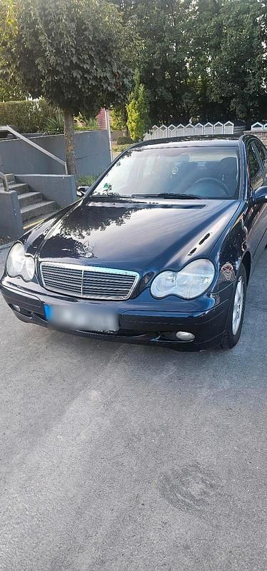 Blau Gebraucht 2003 Mercedes C180 Limousine | 3.600 € (Fairer Preis) - Bild 1/4