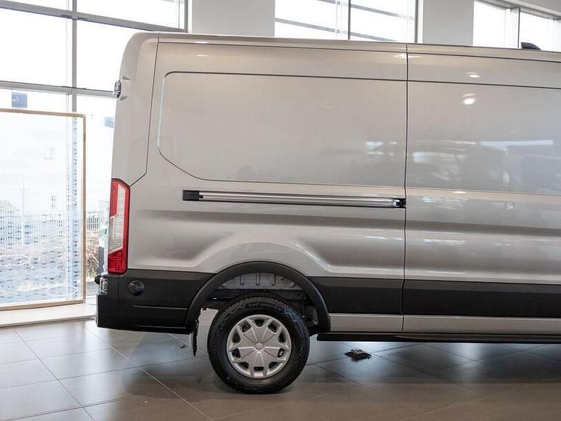 Second-hand Ford Transit 135 kW (184 CP) 2023 Argintiu Berlinǎ