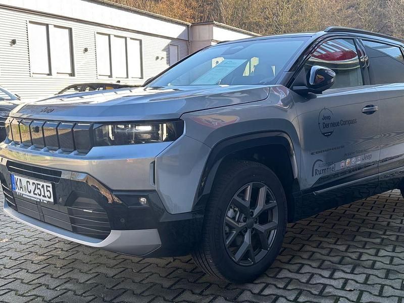Gebraucht Jeep Compass 145 PS (106 kW) 2026 Silber SUV