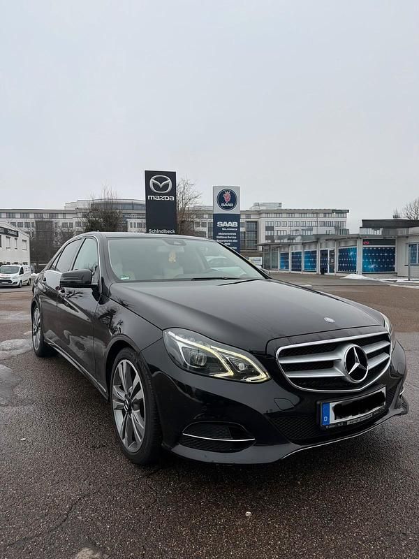 Schwarz Gebraucht 2013 Mercedes E250 Limousine | 15.800 € (Fairer Preis) - Bild 1/4
