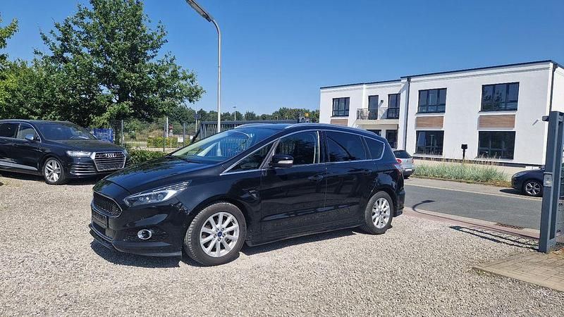 Schwarz Gebraucht 2016 Ford S-MAX Titanium Van / Kleinbus | 11.500 € (Fairer Preis) - Bild 1/4