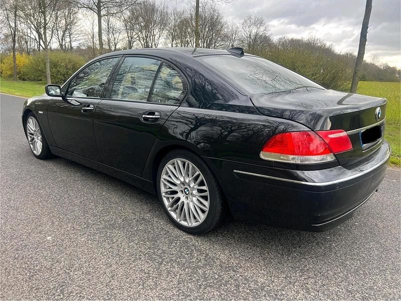 Gebraucht BMW 745 333 PS (244 kW) 2004 Schwarz Limousine