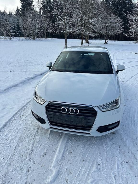 Weiß Gebraucht 2015 Audi A1 Sportback Sport Kleinwagen | 14.500 € (Etwas zu teuer) - Bild 1/4