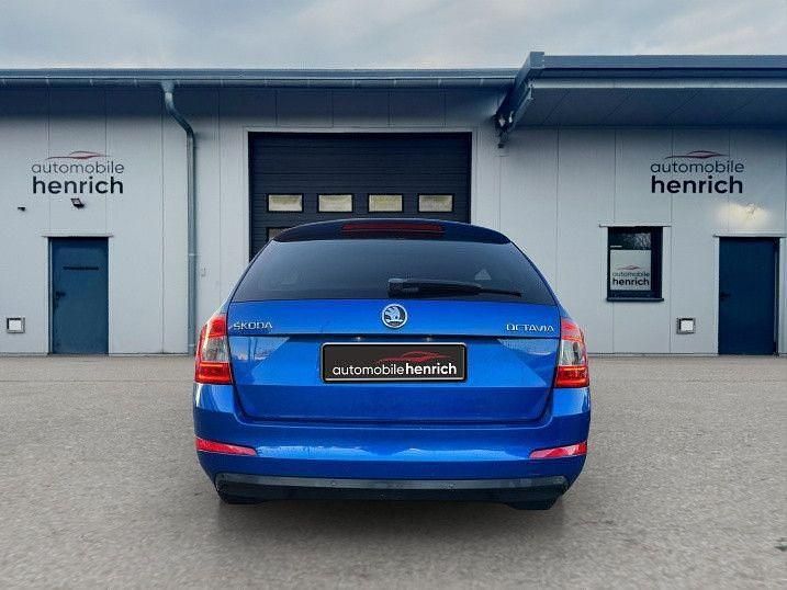 Gebraucht Skoda Octavia Elegance 140 PS (102 kW) 2015 Blau Kleinwagen