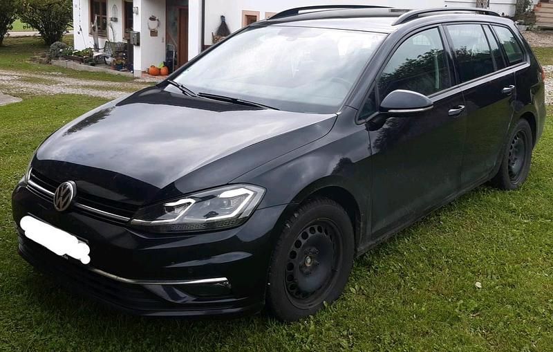 Schwarz Gebraucht 2017 VW Golf VII Comfortline Kombi | 9.000 € (Superpreis) - Bild 1/4