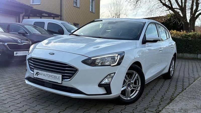 Weiß Gebraucht 2021 Ford Focus Limousine | 13.150 € (Etwas zu teuer) - Bild 1/4