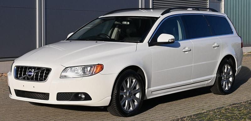 Gebraucht Volvo V70 Summum 241 PS (177 kW) 2011 Weiß Kombi