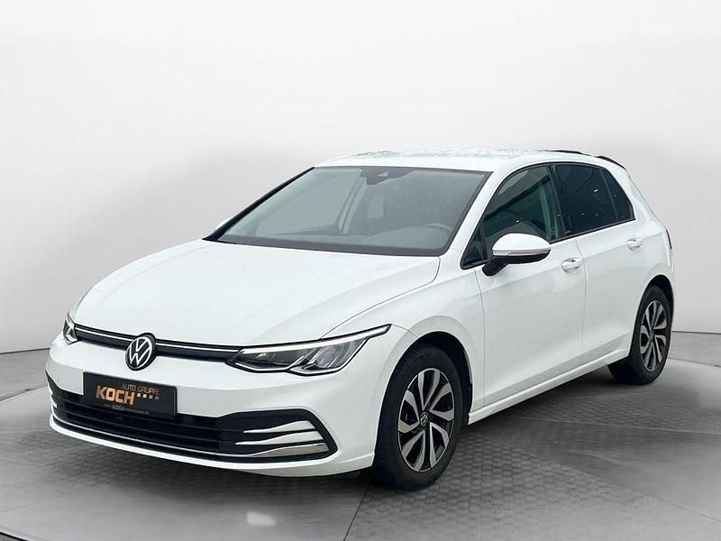 Gebraucht VW Golf VIII Active 131 PS (96 kW) 2022 Weiß Limousine