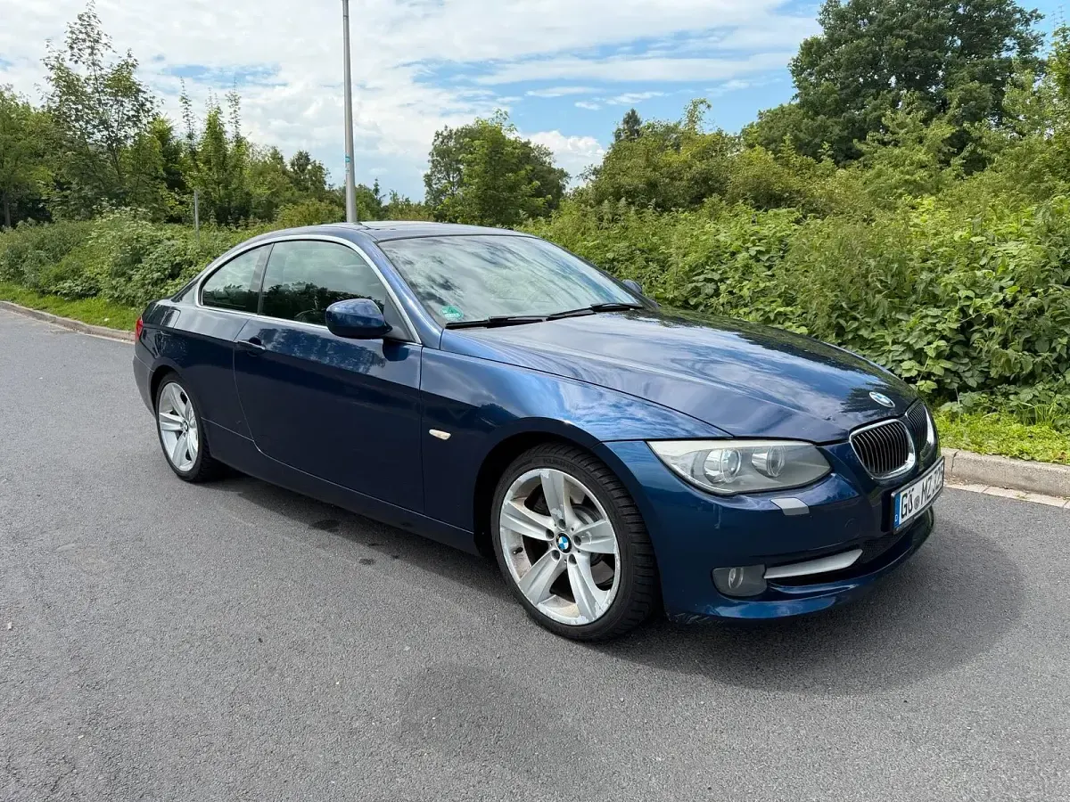 Gebraucht BMW 325 218 PS (160 kW) 2010 Blau Coupé