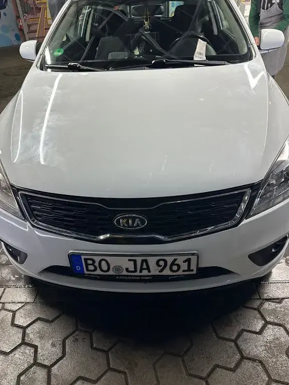 Usado Kia Ceed Spirit 90 CV (66 kW) 2011 Blanco Utilitario