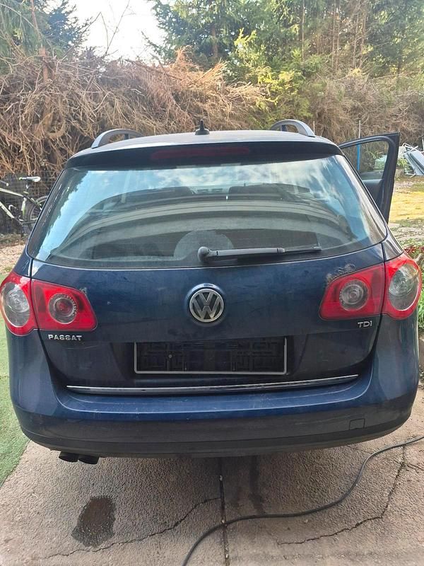 Gebraucht VW Passat 140 PS (102 kW) 2009 Blau Limousine