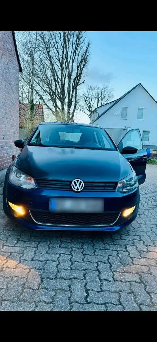 Gebraucht VW Polo 60 PS (44 kW) 2012 Blau Kleinwagen