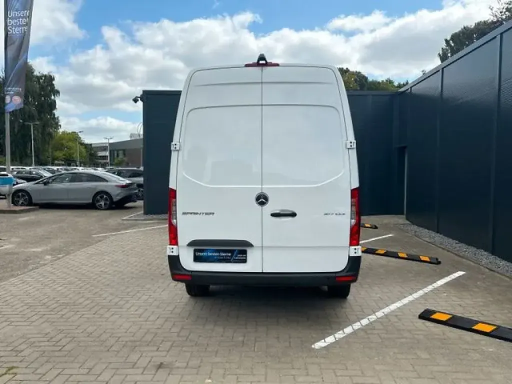 Gebraucht Mercedes Sprinter 170 PS (125 kW) 2024 Arktikweiß Van