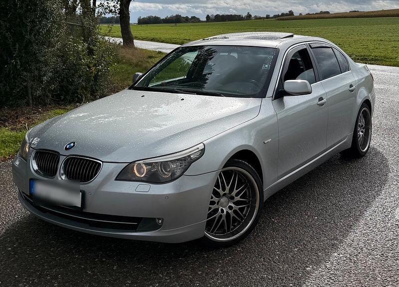 Silber Gebraucht 2009 BMW 525 Lifestyle Limousine | 7.000 € (Fairer Preis) - Bild 1/4