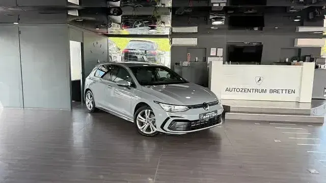 Gebraucht VW Golf VIII R-line 131 PS (96 kW) 2024 Grau Limousine