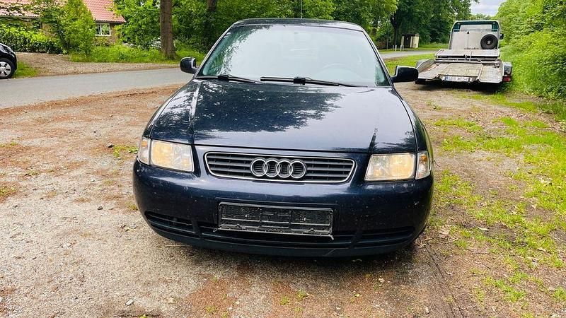Blau Gebraucht 1999 Audi A3 Ambiente Limousine | 699 € (Fairer Preis) - Bild 1/4