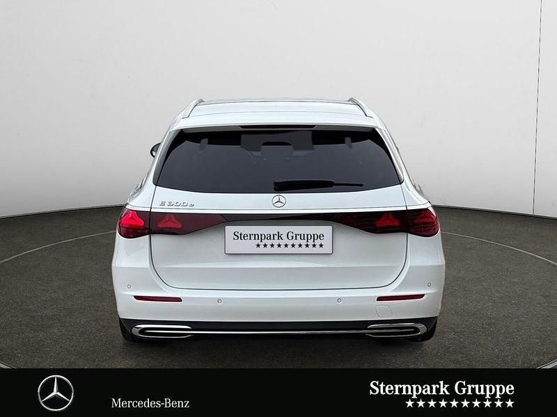 Gebraucht Mercedes E300 Exclusive 313 PS (230 kW) 2024 Weiß Limousine