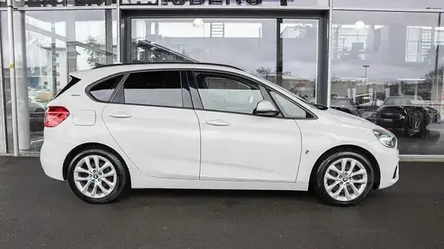 Używany BMW 225 iPerformance 136 KM (100 kW) 2016 Biały Minivan