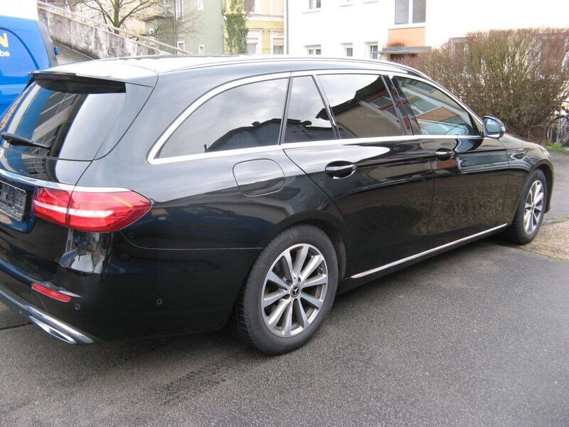 Gebraucht Mercedes E220 Avantgarde 194 PS (142 kW) 2017 Schwarz Limousine