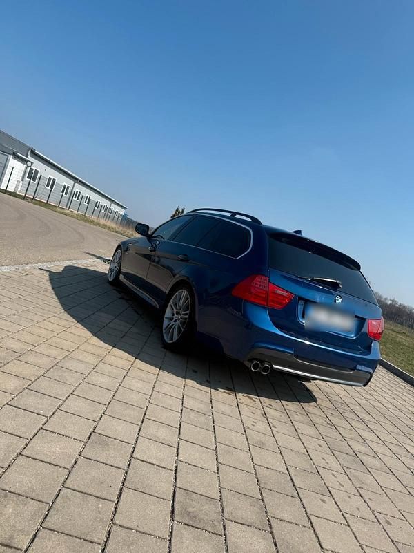 Gebraucht BMW 330 245 PS (180 kW) 2009 Blau Limousine