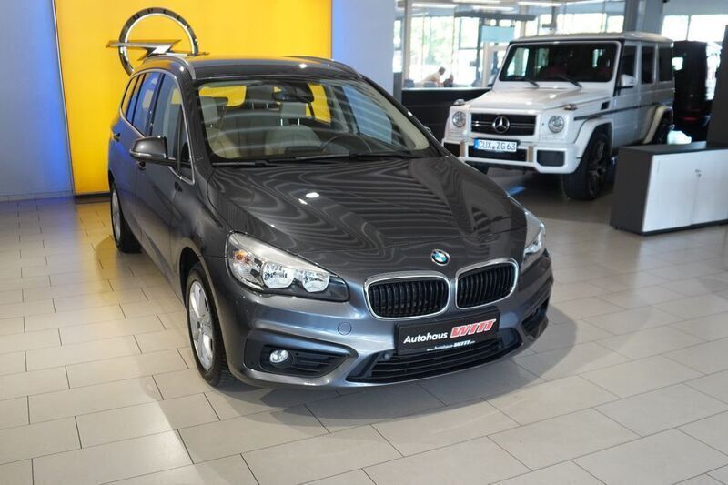Grau Gebraucht 2017 BMW 218 Gran Tourer Van / Kleinbus | 16.890 € (Guter Preis) - Bild 1/4