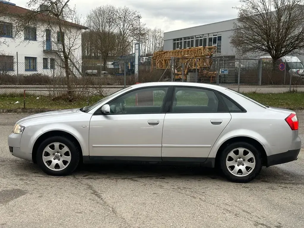 Gebraucht Audi A4 131 PS (96 kW) 2002 Silber Limousine