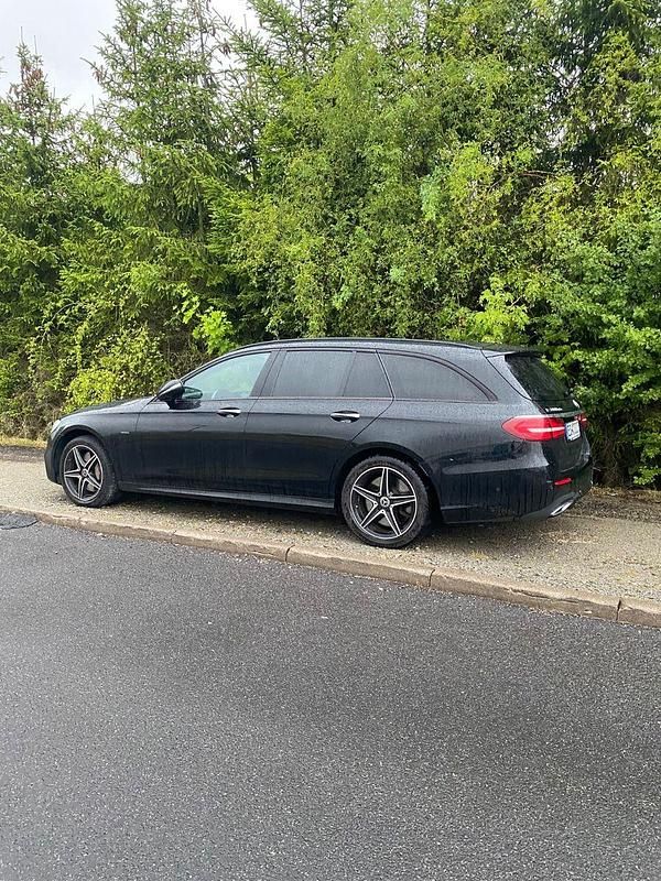 Schwarz Gebraucht 2020 Mercedes E300 Kombi | 22.999 € (Guter Preis) - Bild 1/4
