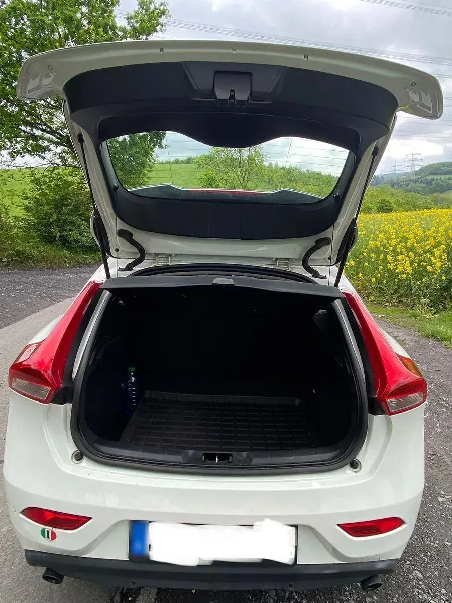 Usata Volvo V40 Summum 150 CV (110 kW) 2013 Bianco Berlina