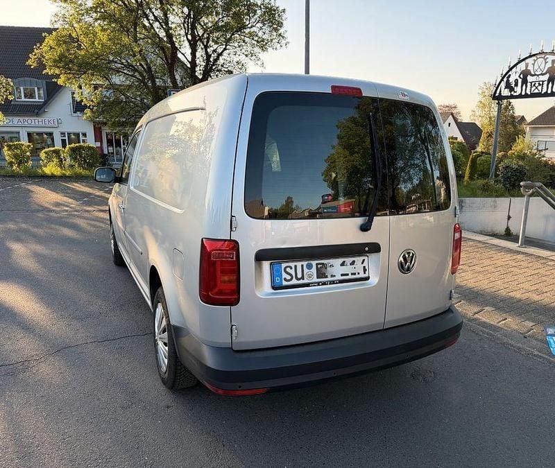 Second-hand VW Caddy 102 CP (75 kW) 2019 Argintiu Monovolum