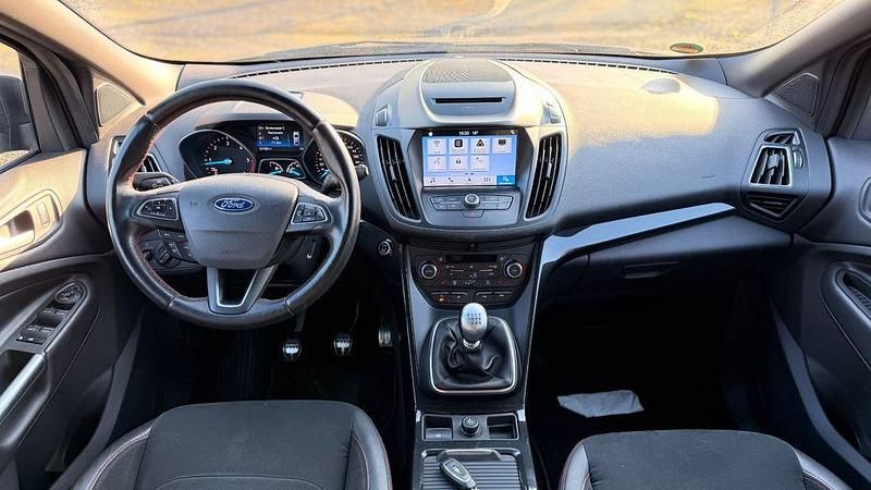 Gebraucht Ford Kuga ST-Line 179 PS (131 kW) 2018 Grau SUV