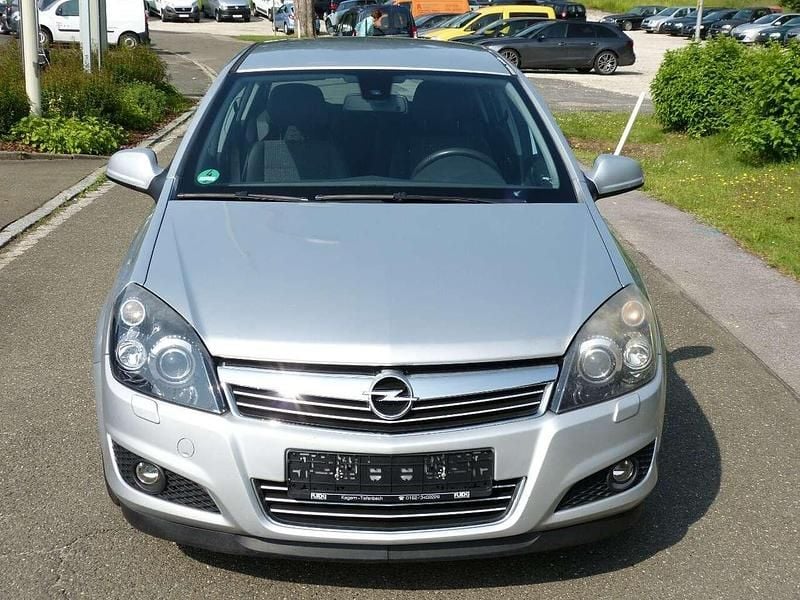 Gebraucht Opel Astra 90 PS (66 kW) 2009 Silber Limousine