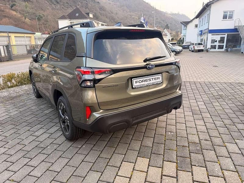 Neu Subaru Forester Active 136 PS (100 kW) 2026 Autum green metallic SUV