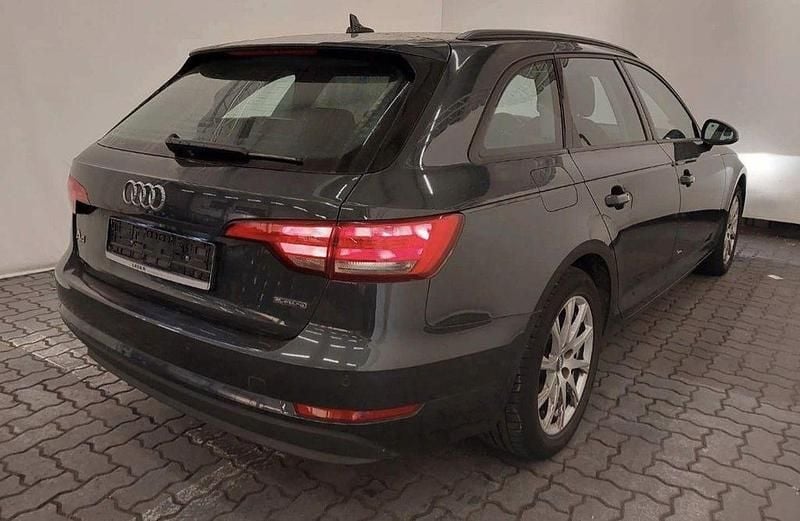 Gebraucht Audi A4 Basis 190 PS (139 kW) 2016 Grau Kombi