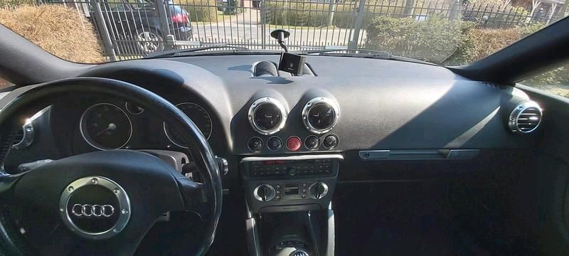 Gebraucht Audi TT Design 180 PS (132 kW) 1998 Silber Coupé