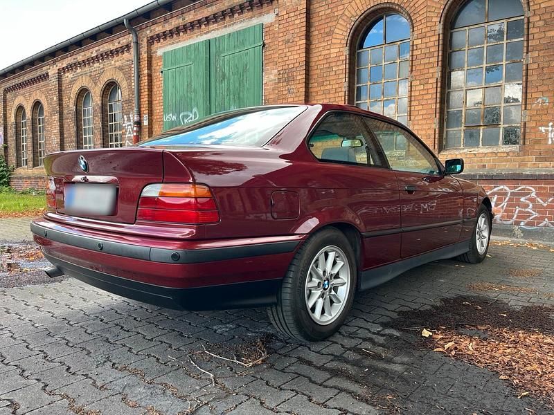Gebraucht BMW 316 102 PS (75 kW) 1994 Rot Coupé