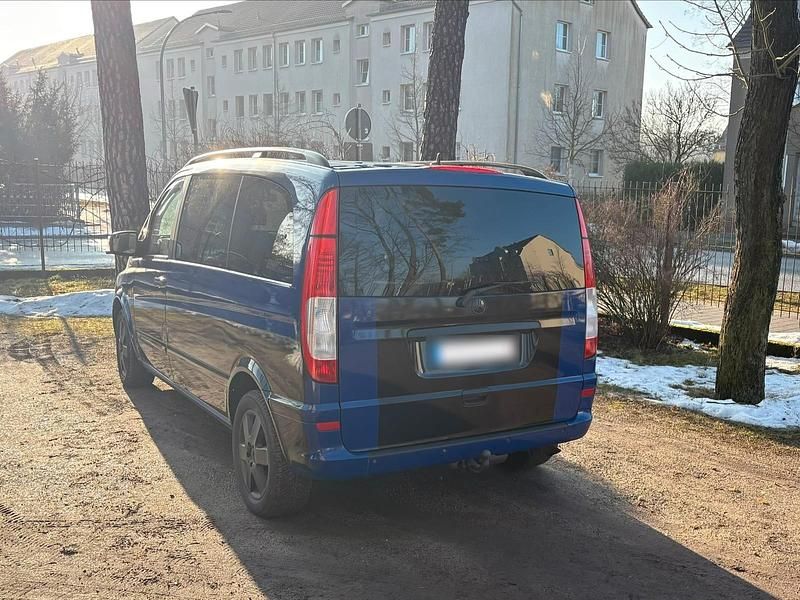 Gebraucht Mercedes Viano 163 PS (119 kW) 2009 Blau Van / Kleinbus