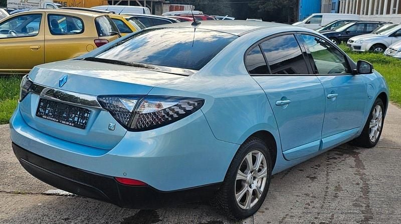 Second-hand Renault Fluence 69 kW (95 CP) 2012 Albastru Berlinǎ