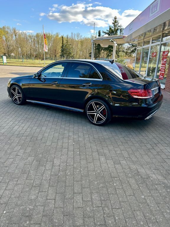Schwarz Gebraucht 2014 Mercedes E250 AMG line Limousine | 19.900 € (Fairer Preis) - Bild 1/4