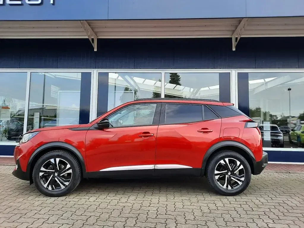 Gebraucht Peugeot 2008 Allure 131 PS (96 kW) 2022 Rot SUV