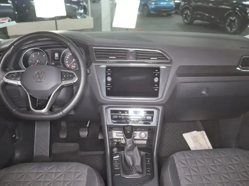 Gebraucht VW Tiguan Life 150 PS (110 kW) 2022 Uranograu SUV
