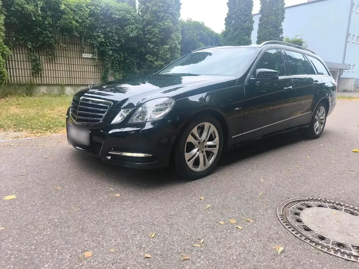 Gebraucht Mercedes E250 Avantgarde 204 PS (150 kW) 2011 Schwarz Kombi