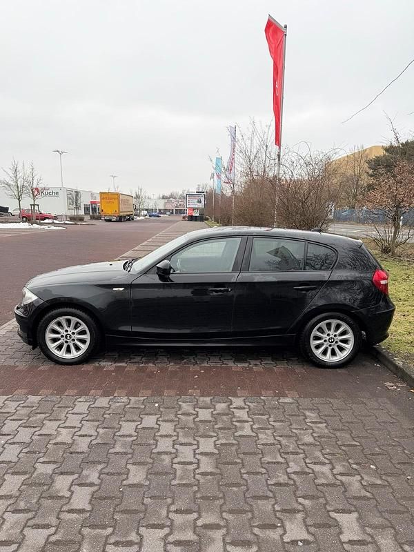 Gebraucht BMW 116 116 PS (85 kW) 2010 Schwarz Kleinwagen