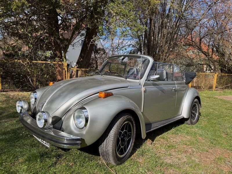 Silber Gebraucht 1977 VW Käfer Cabrio | 23.800 € - Bild 1/4