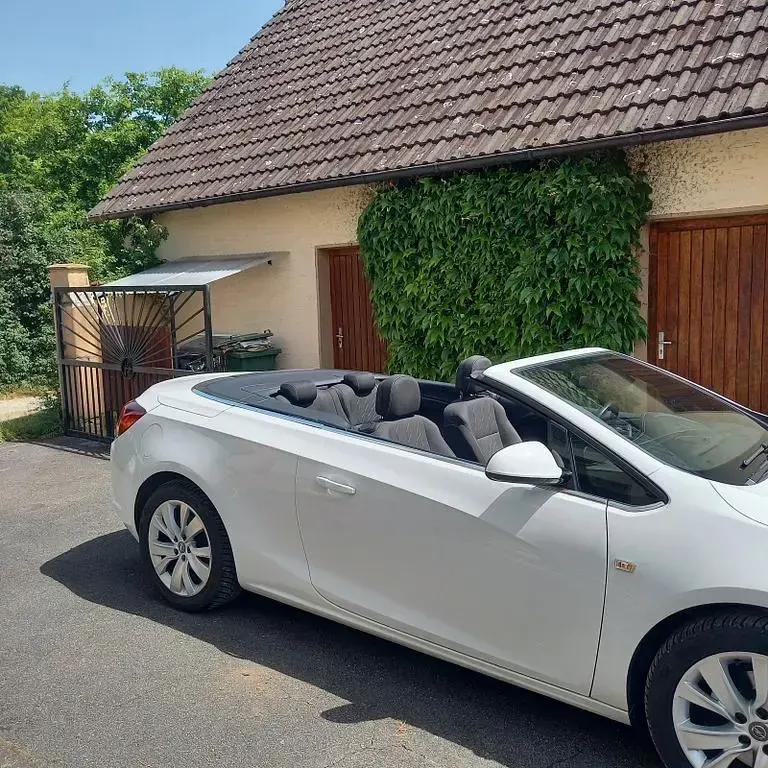 Gebraucht Opel Cascada Edition 140 PS (102 kW) 2013 Weiß Cabrio