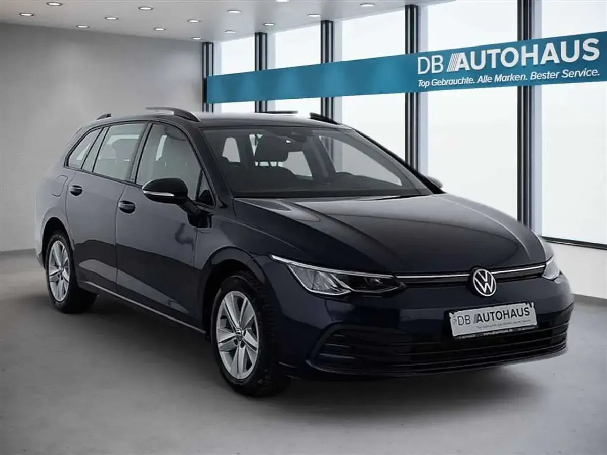 Gebraucht VW Golf VIII Life 110 PS (80 kW) 2023 Blau Kombi